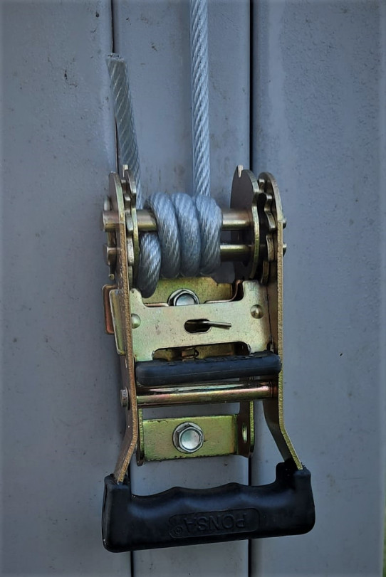 Carraca para poste de red